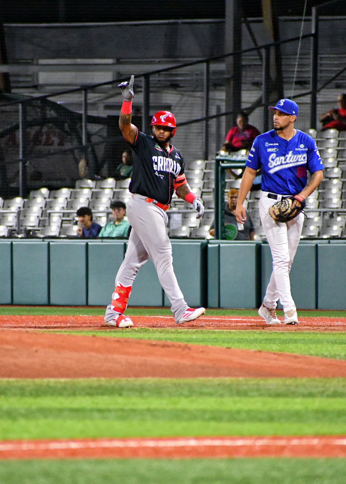 Caguas y Carolina abren la postemporada con victoria